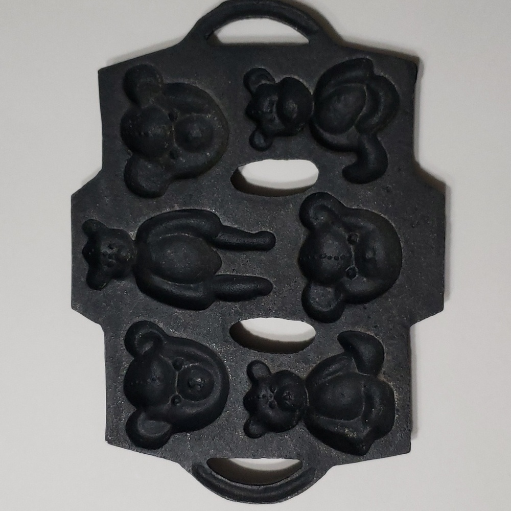 Vintage Cast Iron Teddy Bear Mold